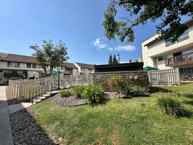 Building Photo - 2 Bedroom Condo in Mission Valley!