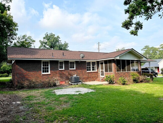 Building Photo - Charming 3 bed, 2 bath on Corner Lot in Old Pooler