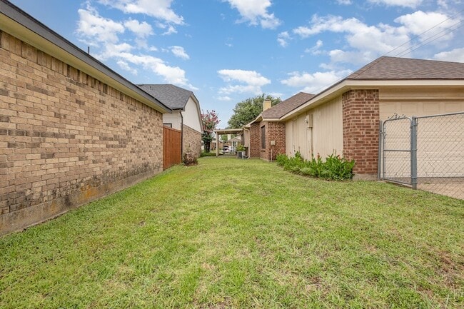Building Photo - 1521 Wheatfield Ct