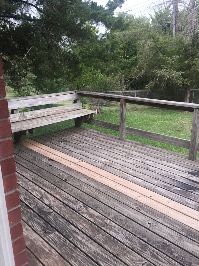 Building Photo - Great 3 bedroom situated next to Blinn's p...