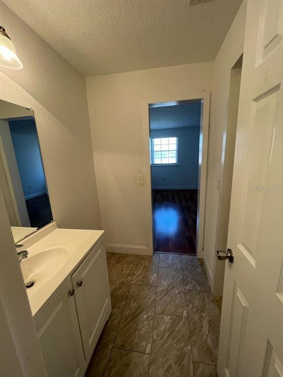 Building Photo - 4392 Lake Underhill Rd