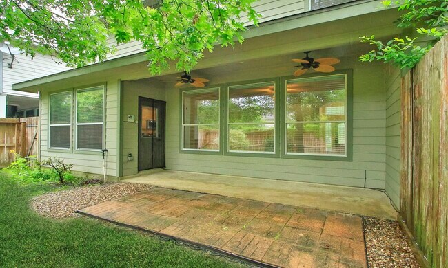 Building Photo - 142 W Burberry Cir