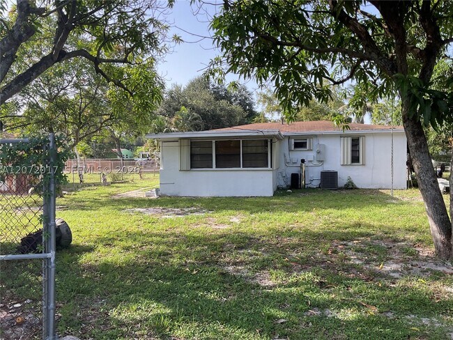 Building Photo - 1620 NW 128th St