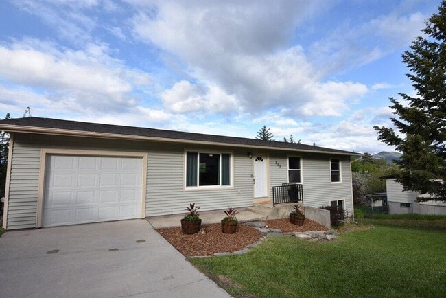 Building Photo - 222 Ridgeway Dr