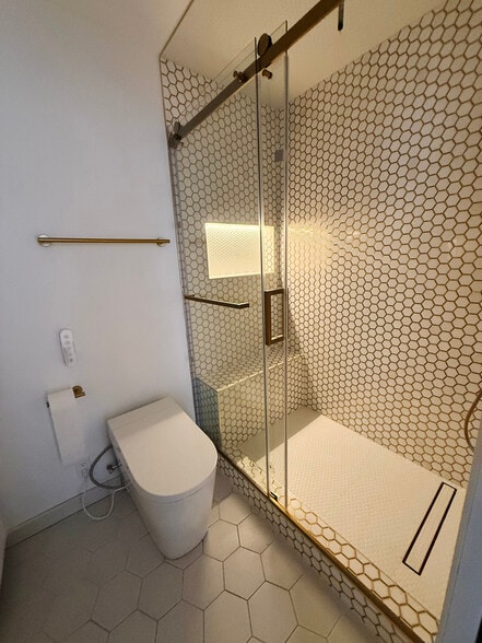 Bathroom - 8530 Holloway Dr
