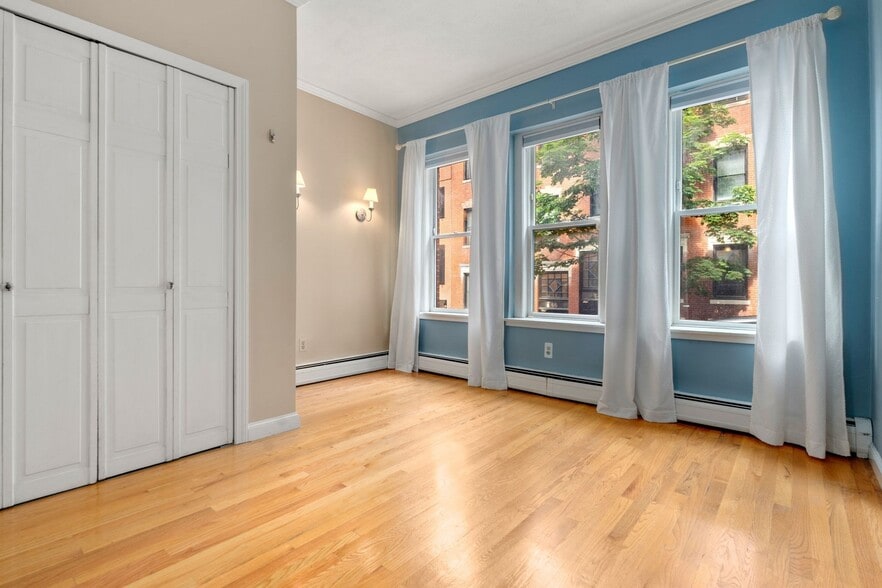 Primary Photo - 43 Irving St