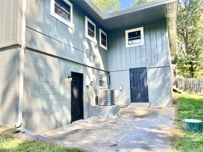 Building Photo - 7 Evesham Ln