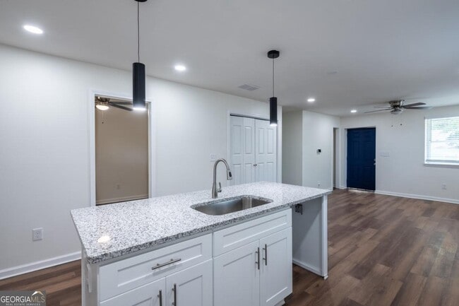 Building Photo - 450 Paines Ave NW