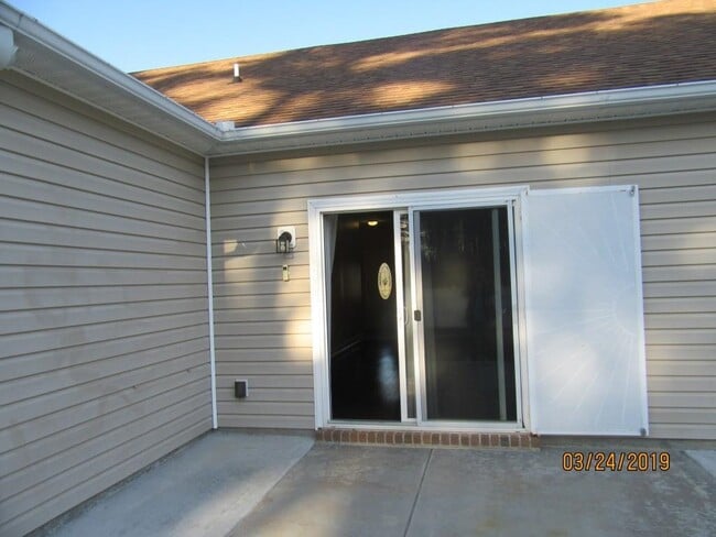 Building Photo - 104 Belclare Way