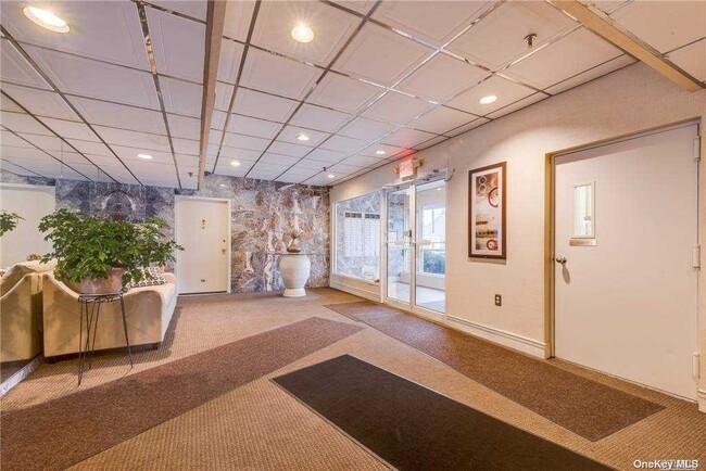 Building Photo - 205 Mineola Blvd