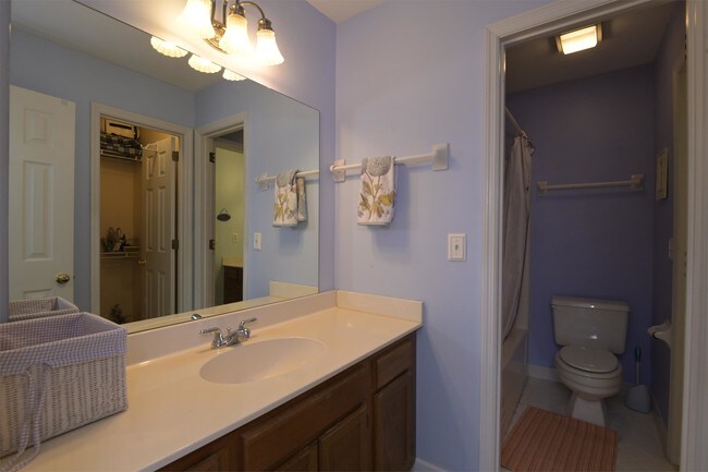 Building Photo - 1268 Carriage Park Dr