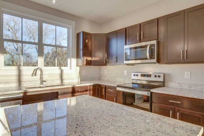 Building Photo - Townhome For Lease