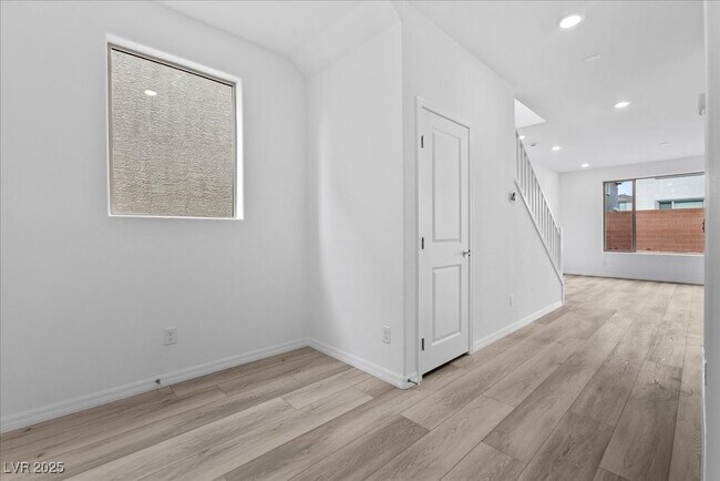 Building Photo - 5774 Aurora Gale Ct