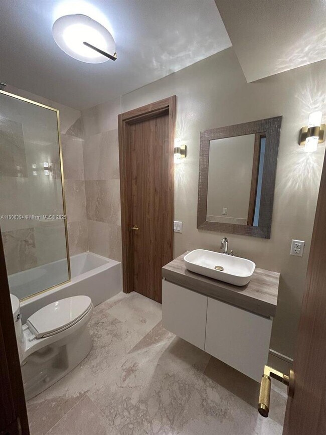 Building Photo - 1060 92nd St