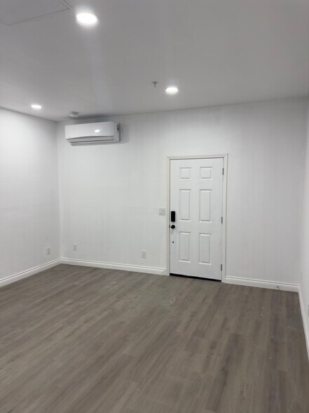 Building Photo - 34882 Kingsnake Ave