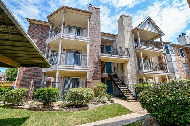 Primary Photo - 2121 Hepburn St