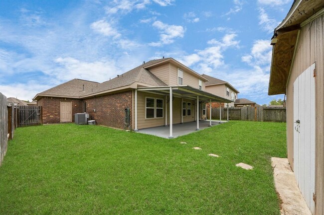 Building Photo - 122 Persimmon Dr