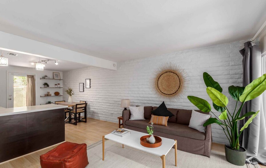 Building Photo - 4352 N 36th Plz