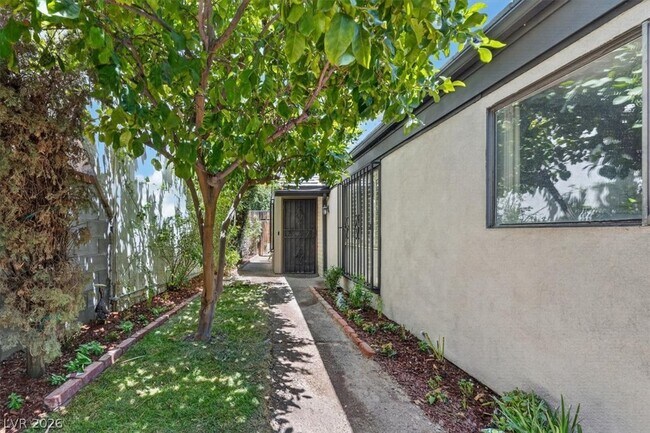 Building Photo - 3137 Bel Air Dr