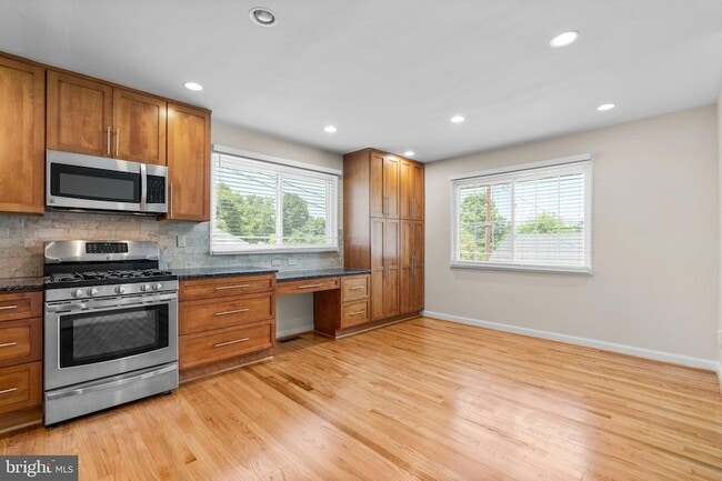 Building Photo - 9212 Chanute Dr