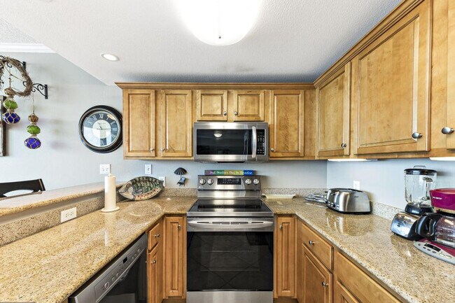 Building Photo - 1524 W Beach Blvd