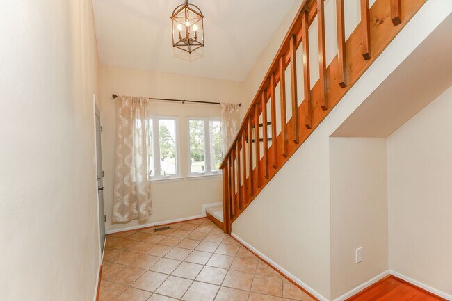 Building Photo - Luxurious home rental in Broad Bay Islands!