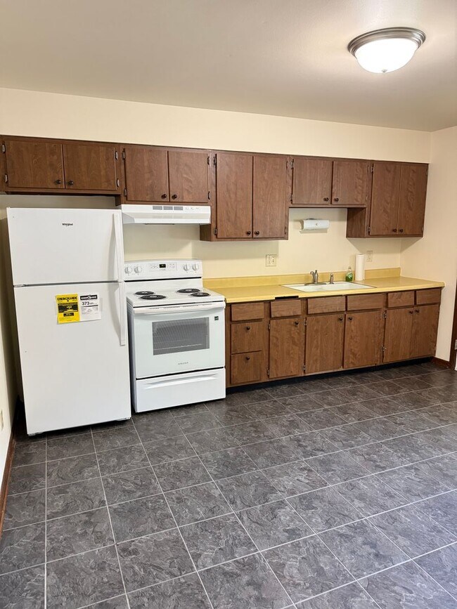 Building Photo - 2406 Skeels Ave