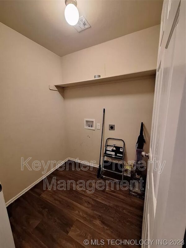 Building Photo - 1209 Ironstone Dr