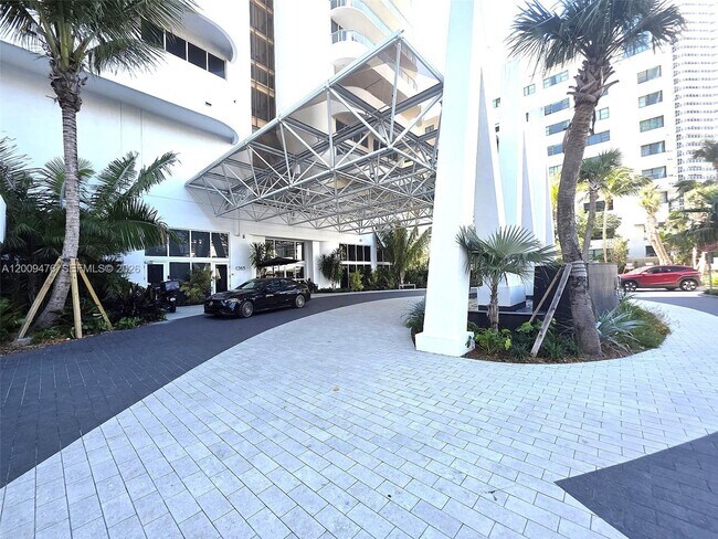 Building Photo - 6365 Collins Ave