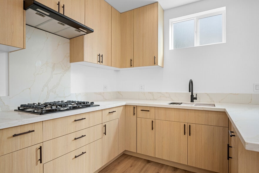 Building Photo - 14302 Van Nuys Blvd