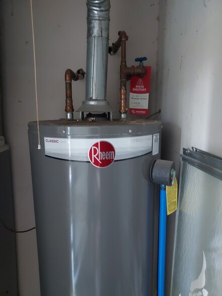 Hot water Heater - 1216 Lipps Ln