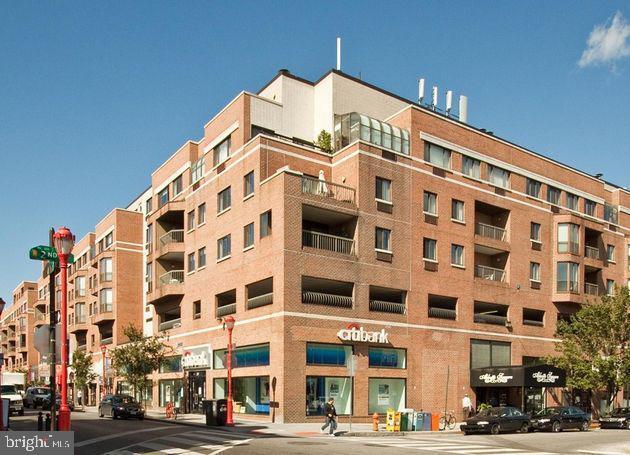 Building Photo - 200 Lombard St