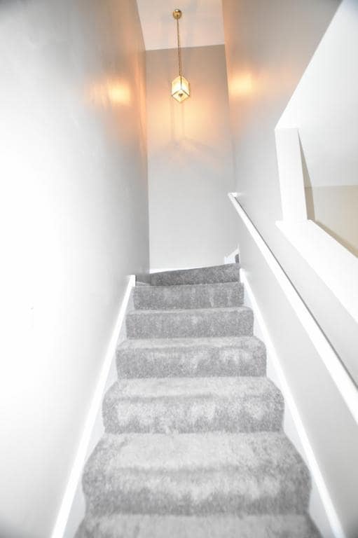 Building Photo - 24 Waterbury Cir