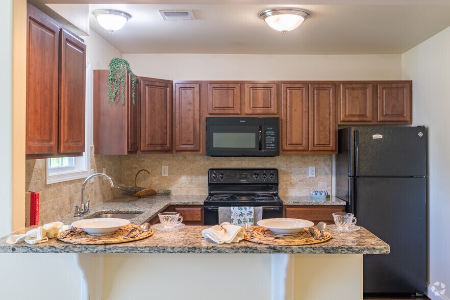 1BR, 1BA - 857SF - Kitchen - Reserve at Paxton Creek