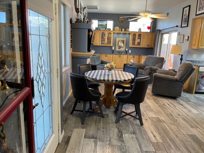 Building Photo - 17200 W Bell Rd