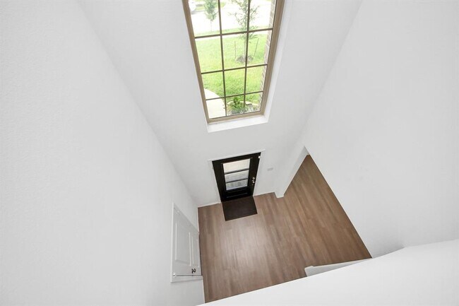Building Photo - 24063 Hawthorn Lks Dr
