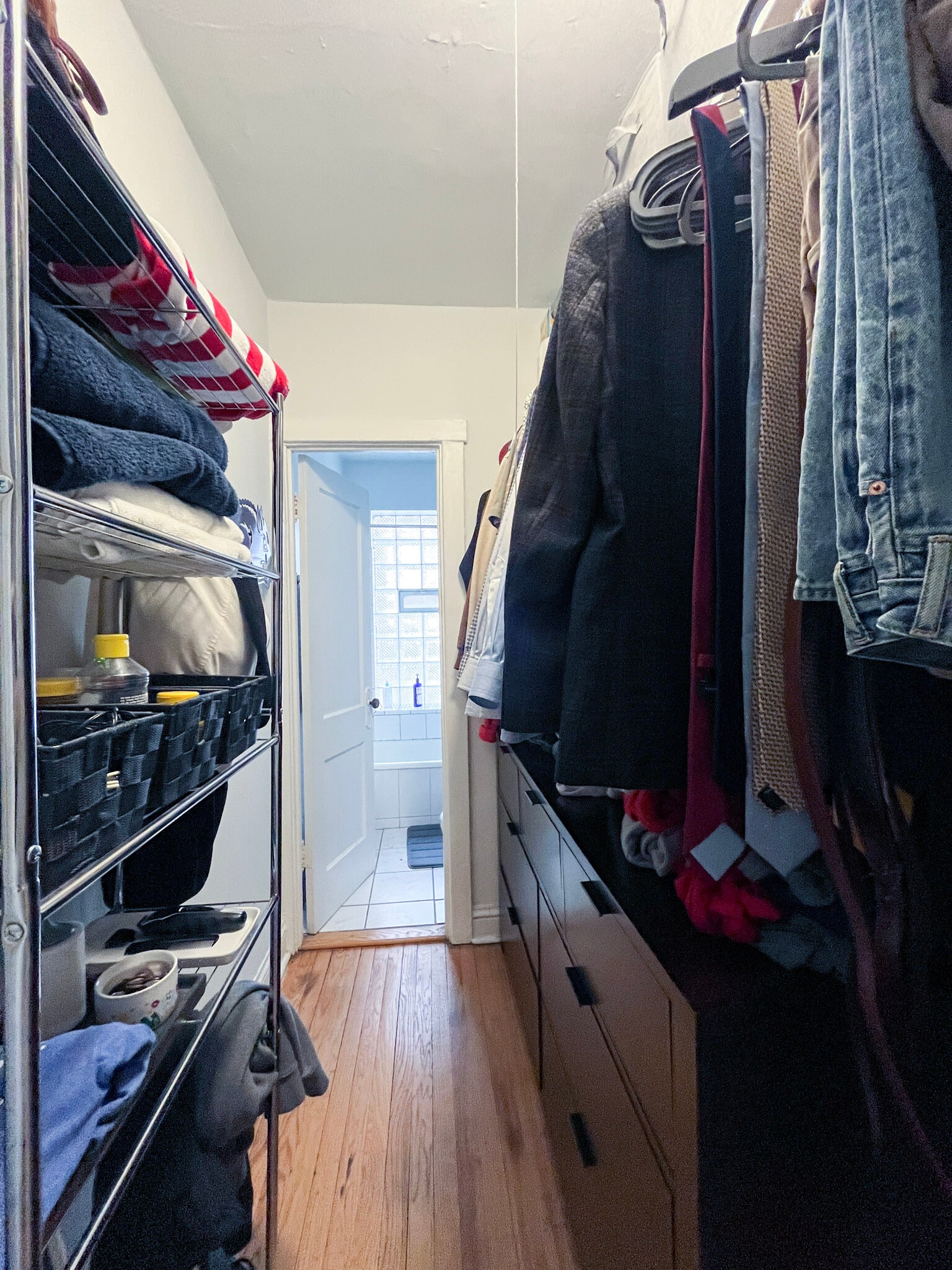 Building Photo - 654 W Oakdale Ave