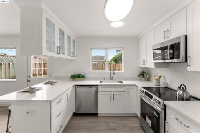 Building Photo - 40335 Robin St