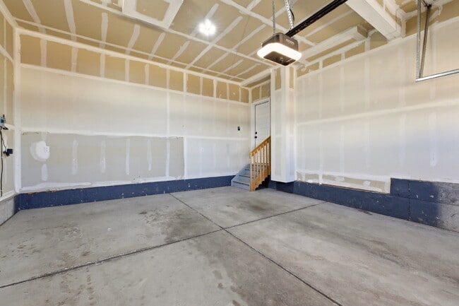 Building Photo - Beautiful Corner Lot, 3 Bedroom, 2.5 Bath with privacy fences and huge backyard!