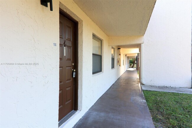 Building Photo - 6040 Shaker Wood Cir