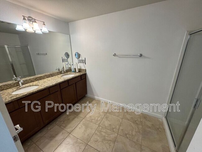 Building Photo - 6798 Roundleaf Dr