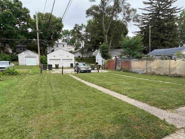 Building Photo - 1328 Sinclair St