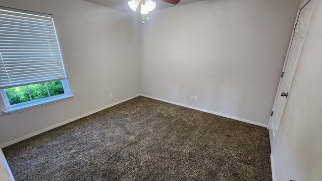 Building Photo - 10703 E 120th Ct N