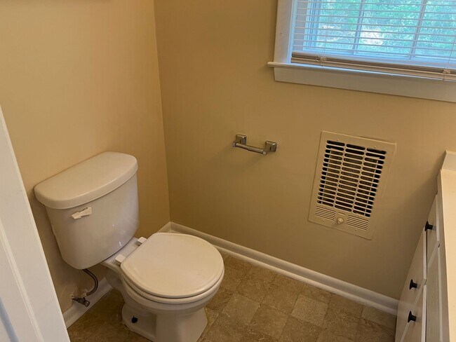 Building Photo - 717 Grove Ave