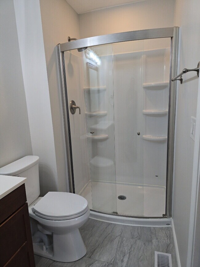 Building Photo - 4 Edam Ct