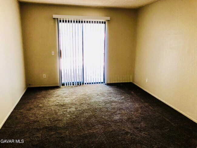 Building Photo - 37007 Pond Ave