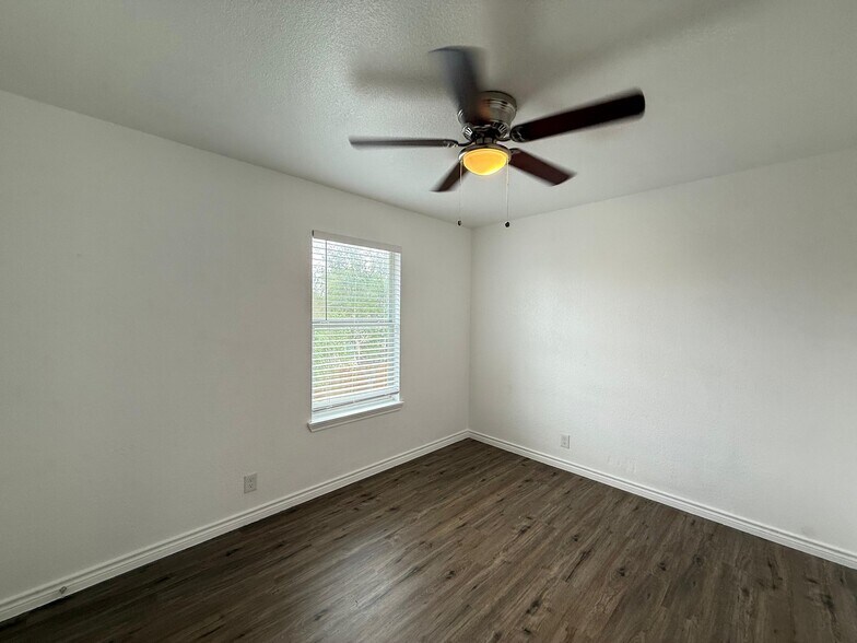 Building Photo - 2307 Mission View