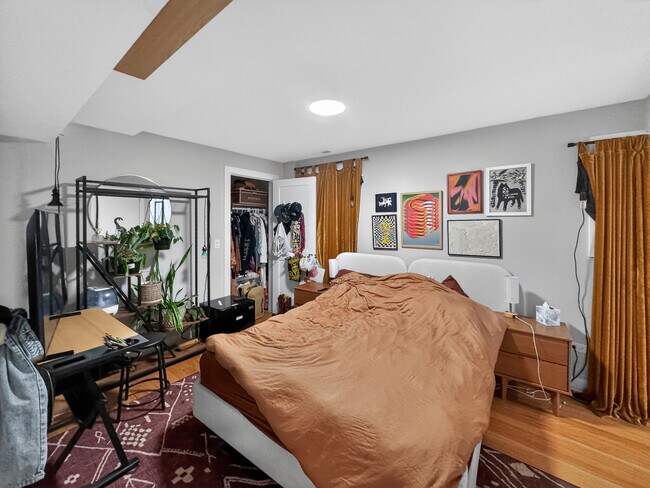 Building Photo - 3534 W Wrightwood Ave