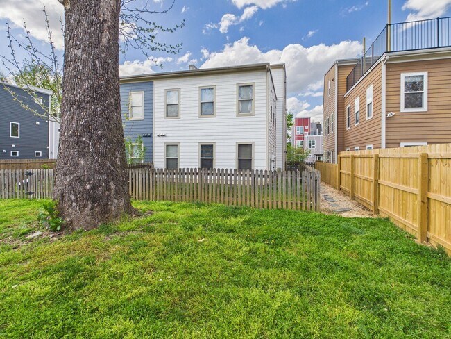 Building Photo - 1112 Porter St