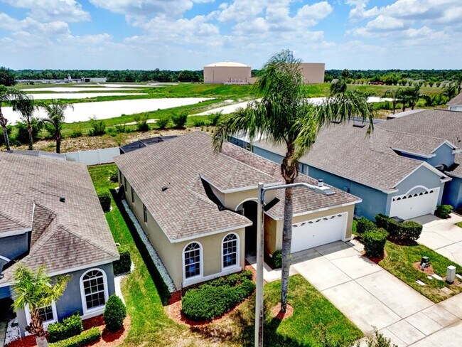 Building Photo - 8022 King Palm Cir